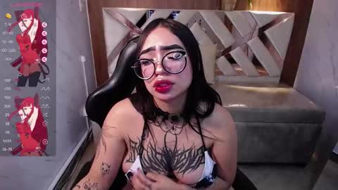 Snapshot of anni_acker_b chatting on 11/06/25, 07:04 Anni acker b online show from 11/06/25, 07:04