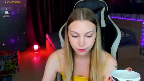 Annie online show from 10/19/25, 03:23