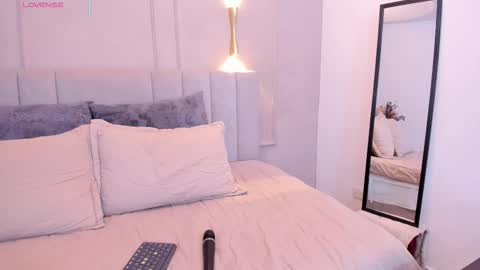 annie_20_ online show from 01/06/26, 12:09