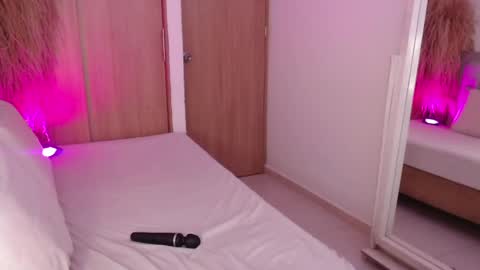 annie_20_ online show from 04/17/26, 03:59