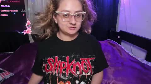 Snapshot of annie_bigboobs_ chatting on 03/05/25, 10:10 Ana Bolena independent model online show from 03/05/25, 10:10