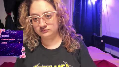 Snapshot of annie_bigboobs_ chatting on 09/22/25, 11:07 Ana Bolena independent model online show from 09/22/25, 11:07