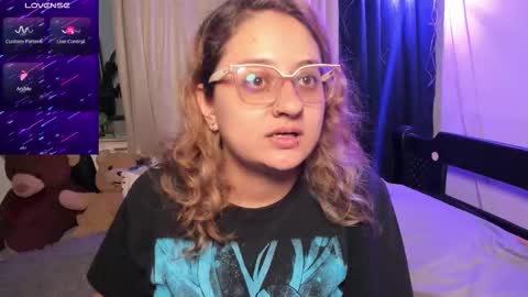 Snapshot of annie_bigboobs_ chatting on 10/15/25, 10:43 Ana Bolena independent model online show from 10/15/25, 10:43