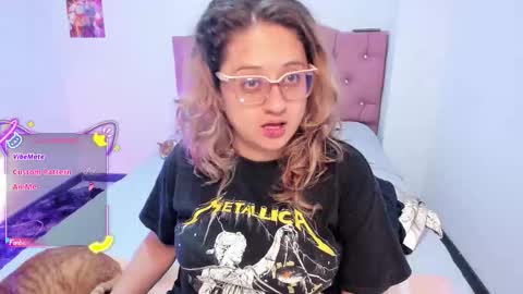 Snapshot of annie_bigboobs_ chatting on 12/05/25, 01:58 Ana Bolena independent model online show from 12/05/25, 01:58