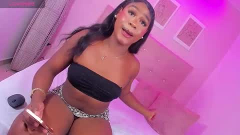 annie_dolce_ online show from 12/17/25, 01:00