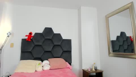 Annie online show from 12/27/24, 07:03