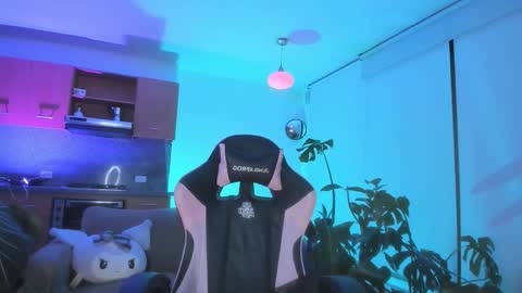 Snapshot of annie_gr chatting on 10/28/25, 01:09 annie online show from 10/28/25, 01:09