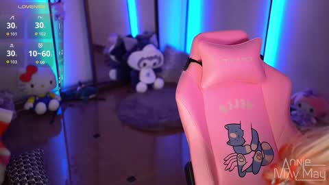 Snapshot of annie_may_may chatting on 11/19/25, 10:15 Annie May online show from 11/19/25, 10:15