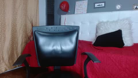 annie_scott_ online show from 02/19/25, 11:46