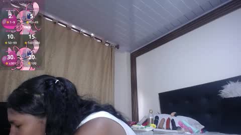 annie_scott_ online show from 11/08/25, 07:45