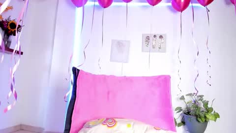 Annie online show from 10/16/25, 03:02