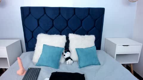 Snapshot of annie_thompsonn_ chatting on 02/16/26, 11:45 Annie online show from 02/16/26, 11:45