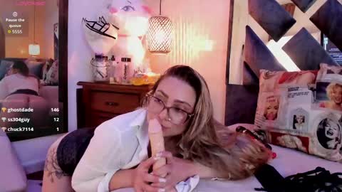 annie_vega17 online show from 05/25/26, 02:50