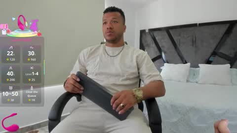 Snapshot of annieandstefan chatting on 10/22/25, 01:55 Annie and Stefan online show from 10/22/25, 01:55