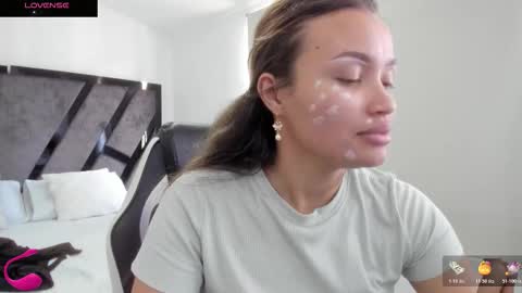 Snapshot of annieandstefan chatting on 11/21/25, 03:22 Annie and Stefan online show from 11/21/25, 03:22