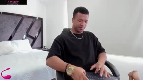 Snapshot of annieandstefan chatting on 11/25/25, 02:50 Annie and Stefan online show from 11/25/25, 02:50