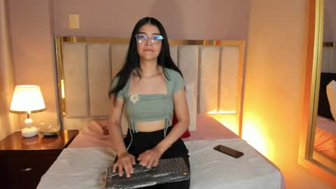 Annie Bluee online show from 05/08/26, 11:59