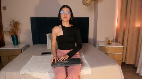 Annie Bluee online show from 05/18/26, 12:33
