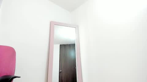 Snapshot of anniegray_12 chatting on 11/29/25, 01:36 Annie online show from 11/29/25, 01:36