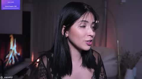 anniehillofficial_ online show from 10/03/25, 08:50