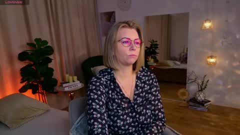 Annie online show from 05/07/26, 07:03