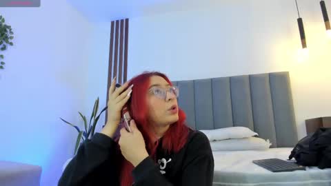 Snapshot of anniemartinezz chatting on 11/20/25, 11:54 Annie online show from 11/20/25, 11:54