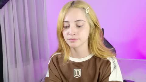 Annie online show from 04/29/26, 02:59