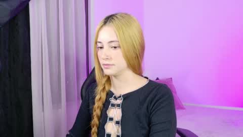 Annie online show from 05/22/26, 01:57