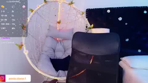 Snapshot of anniestone_ chatting on 09/12/25, 12:05 ANNIE online show from 09/12/25, 12:05