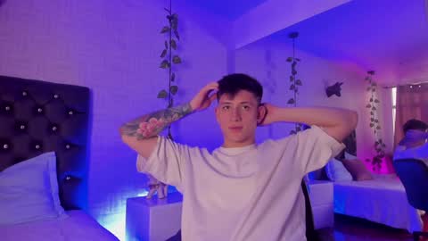 Snapshot of anniie_and_alex chatting on 12/08/24, 01:25 Annie Alex online show from 12/08/24, 01:25