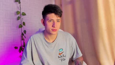 Snapshot of anniie_and_alex chatting on 12/17/24, 02:00 Annie Alex online show from 12/17/24, 02:00