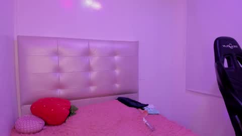 Annie Evans  online show from 02/10/25, 05:19