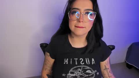 Snapshot of annikamerliahh_ chatting on 09/21/25, 04:36 Annika online show from 09/21/25, 04:36