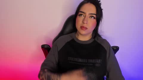 Snapshot of annikamerliahh_ chatting on 10/14/25, 04:02 Annika online show from 10/14/25, 04:02