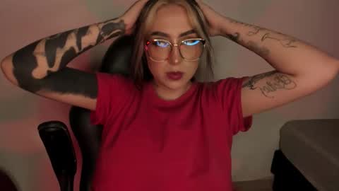 Snapshot of annikamerliahh_ chatting on 11/06/25, 11:59 Annika online show from 11/06/25, 11:59