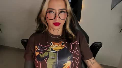 Annika online show from 02/03/26, 01:38