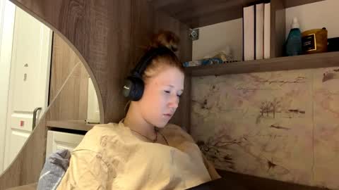 Kira online show from 04/10/26, 01:27