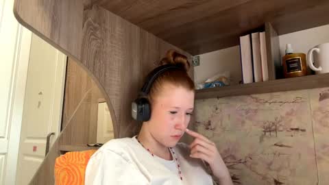 Kira online show from 04/16/26, 12:17