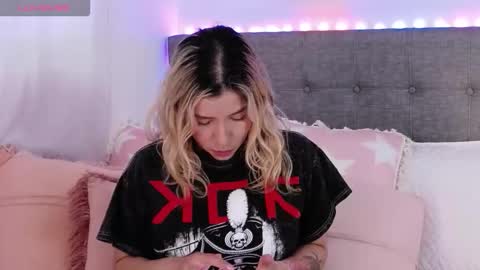 Antonella Lee online show from 02/11/26, 07:19