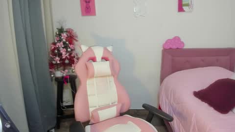 Snapshot of annubis_lia chatting on 12/15/24, 05:13 SOFIA INDEPENDENT MODEL online show from 12/15/24, 05:13