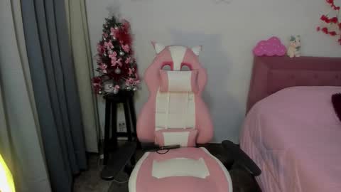 Snapshot of annubis_lia chatting on 12/21/24, 05:25 SOFIA INDEPENDENT MODEL online show from 12/21/24, 05:25