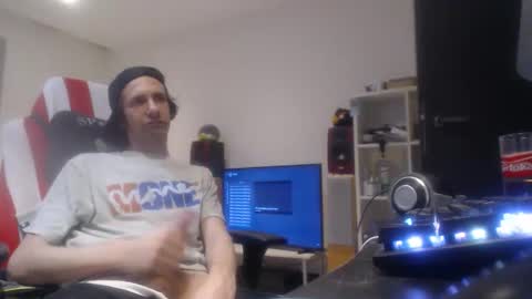 LoyalDog online show from 03/31/26, 06:08