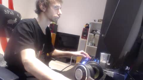 LoyalDog online show from 04/04/26, 01:48