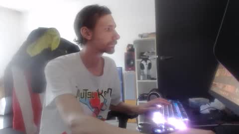 LoyalDog online show from 04/10/26, 08:52