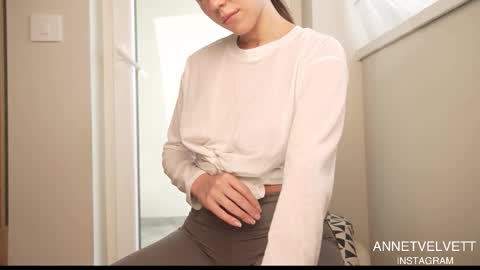 Anna online show from 10/21/25, 09:54