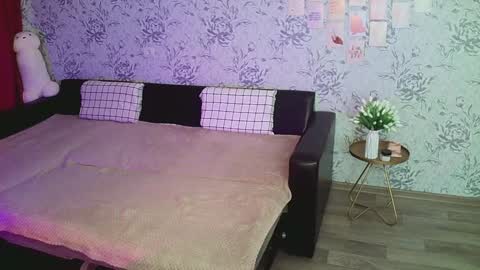 Snapshot of anny_shine chatting on 12/15/24, 04:18 Annie online show from 12/15/24, 04:18