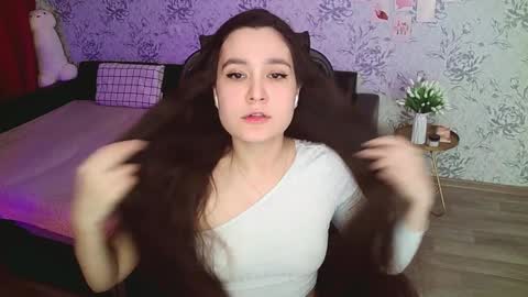 Snapshot of anny_shine chatting on 12/18/24, 01:59 Annie online show from 12/18/24, 01:59