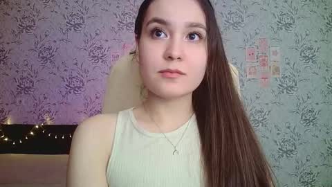 Snapshot of anny_shine chatting on 09/19/25, 04:40 Annie online show from 09/19/25, 04:40