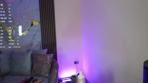 Snapshot of annybuny chatting on 10/08/25, 11:30 Ana online show from 10/08/25, 11:30