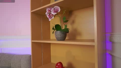 Snapshot of annybuny chatting on 11/07/25, 11:54 Ana online show from 11/07/25, 11:54